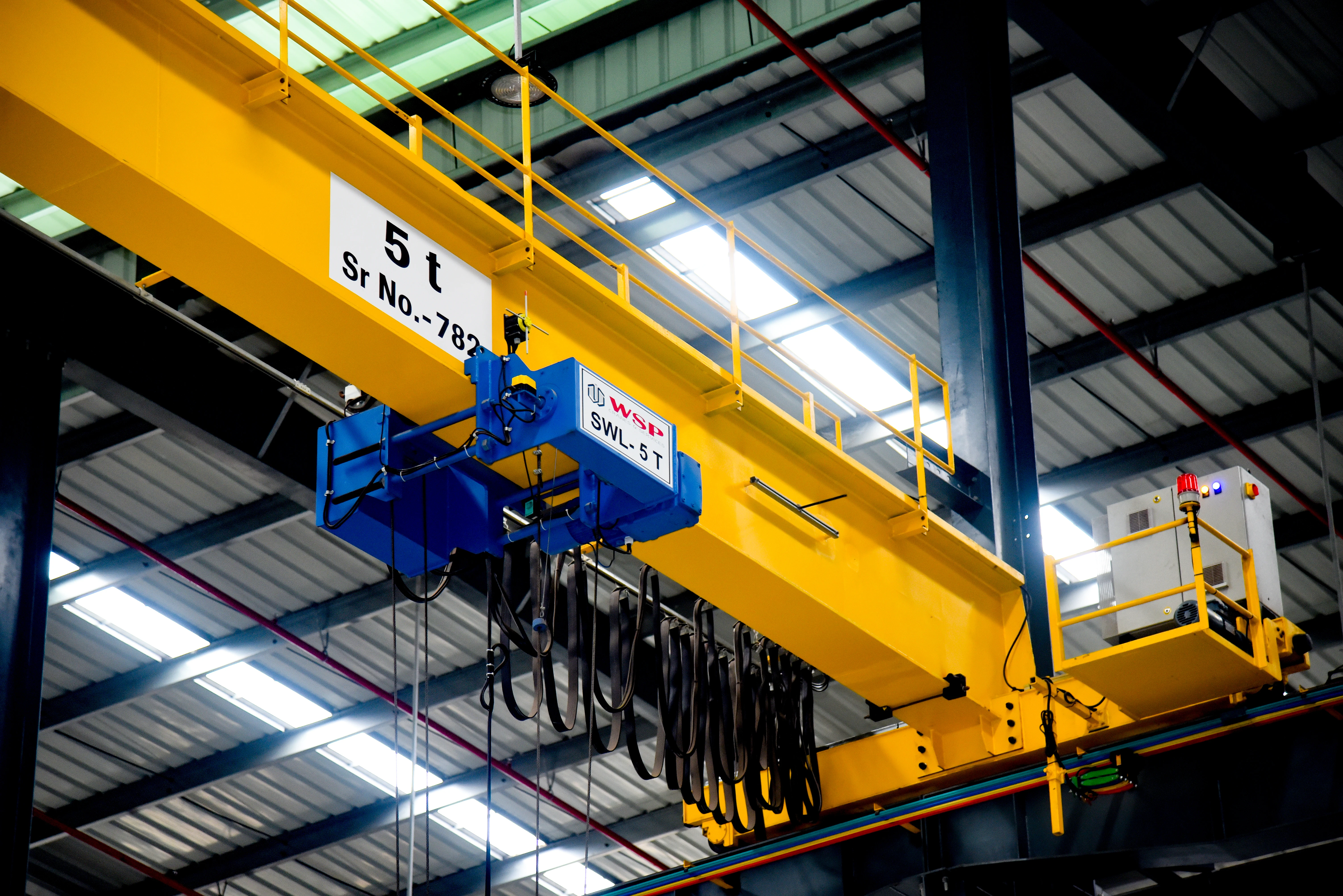 Single girder EOT crane for light duty overhead lifting